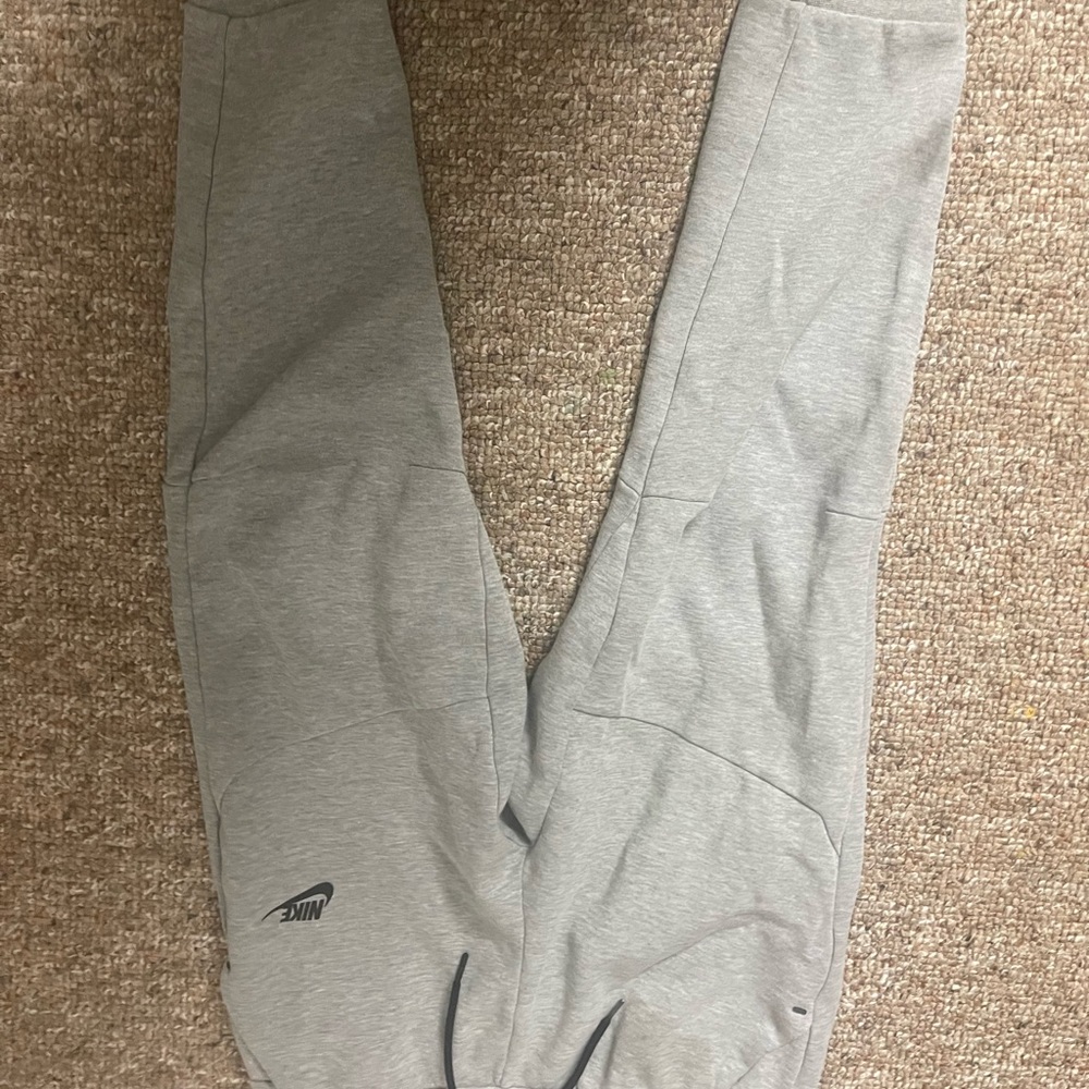 grey Nike tech pants XL in kids fits like a M